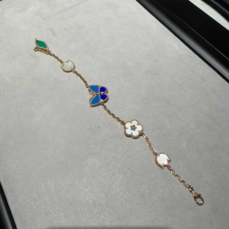 Van Cleef & Arpels Butterfly bracelet, high-end flower and green leaf necklace jewelry ring