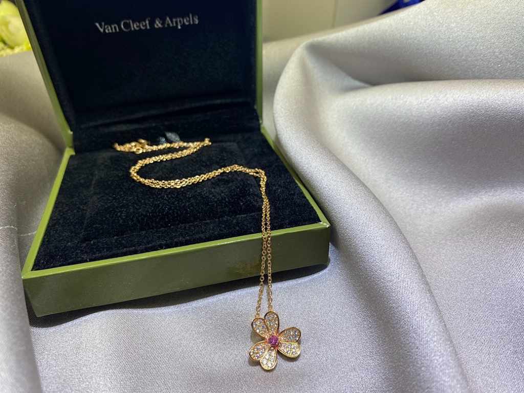 Van Cleef & Arpels  Women's New Starry Sky Necklace Jewelry