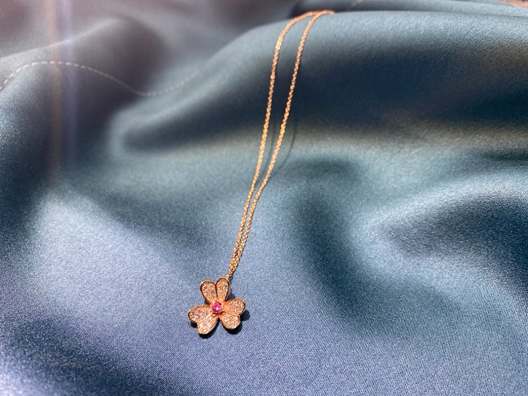 Van Cleef & Arpels  Women's New Starry Sky Necklace Jewelry