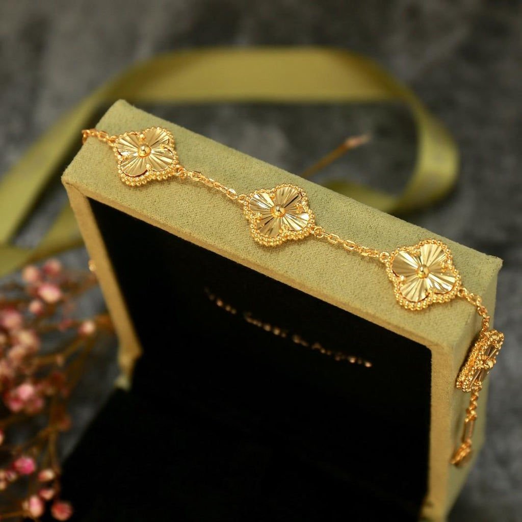 Van Cleef & Arpels Fashion new bracelet for lady jewelry about 20cm high quality gold plated jewelry