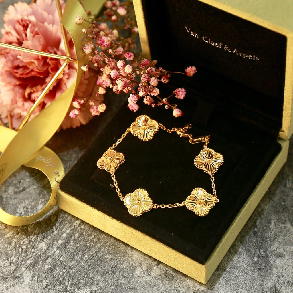 Van Cleef & Arpels Fashion new bracelet for lady jewelry about 20cm high quality gold plated jewelry