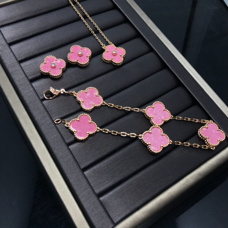 Van Cleef & Arpels  New Women's Rose Pink Belly Earnail Bracelet, Necklace Set Jewelry