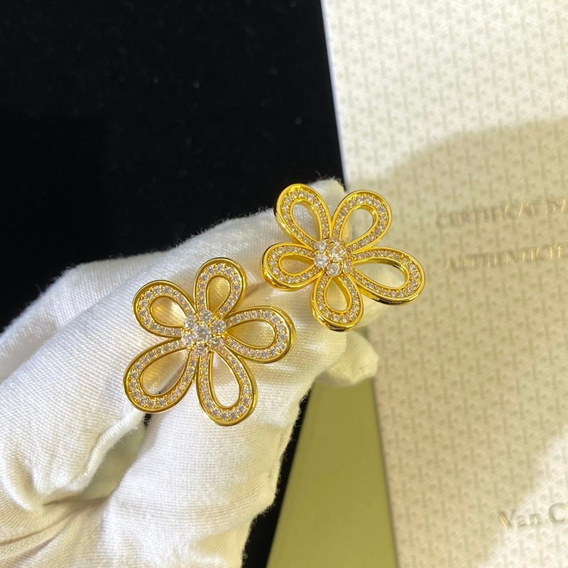 Van Cleef & Arpels Classic flower high carbon diamond full diamond earrings   Jewelry