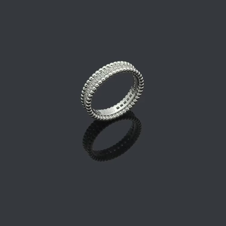 Van Cleef & Arpels    Classic diamond ring jewelry