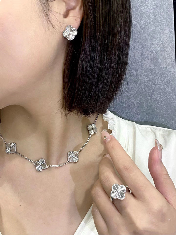 Van Cleef & Arpels   Women's new fashion necklace jewelry
