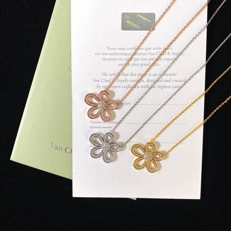Van Cleef & Arpels Classic flower high carbon diamond full diamond necklace with smooth and graceful lines  Jewelry