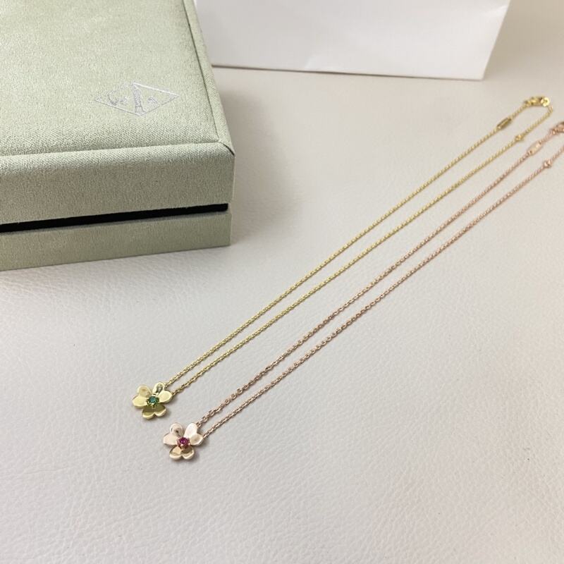 Van Cleef & Arpels  New Green Diamond Red Diamond Clover Necklace Jewelry