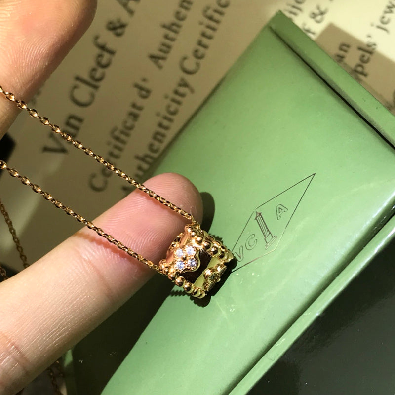 Van Cleef & Arpels   Women's kaleidoscope necklace jewelry