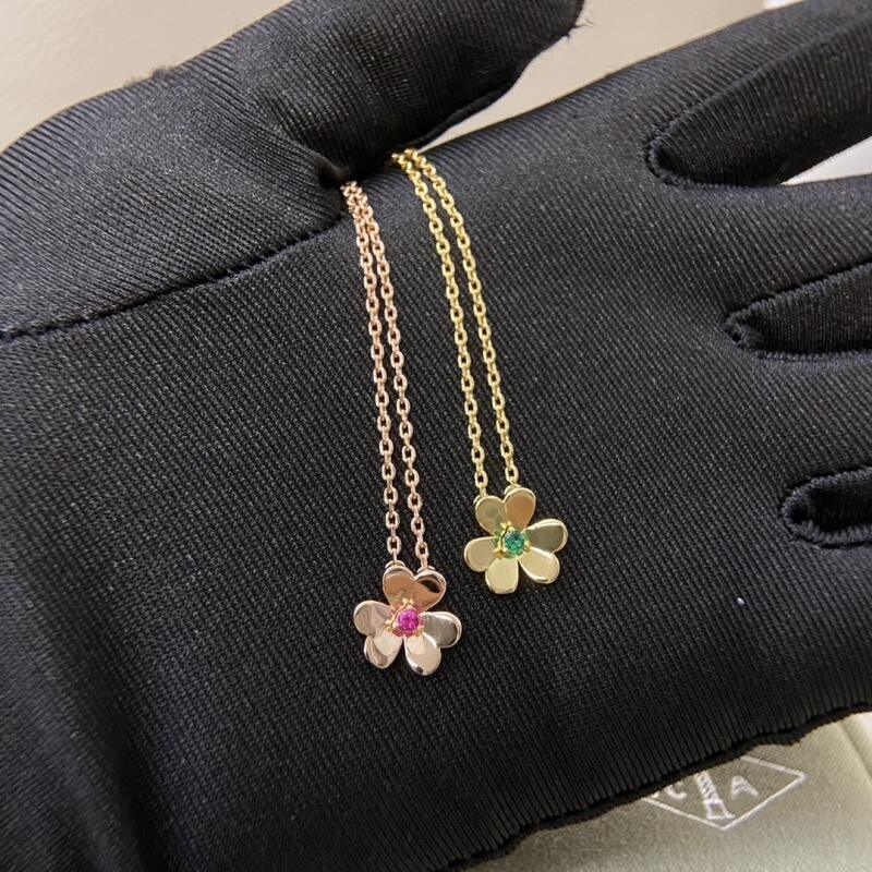 Van Cleef & Arpels  New Green Diamond Red Diamond Clover Necklace Jewelry