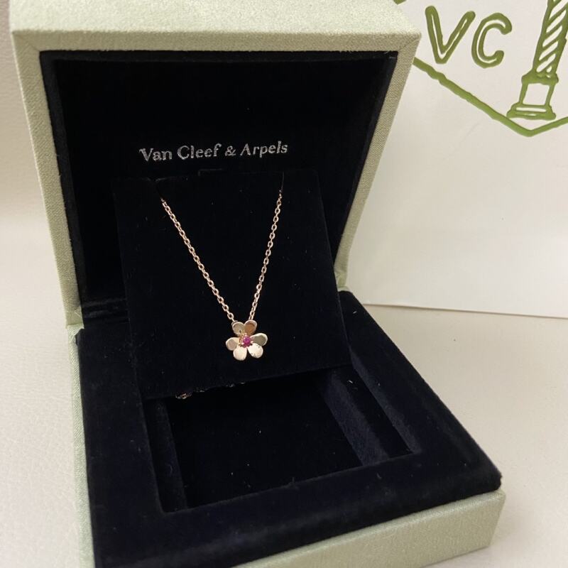 Van Cleef & Arpels  New Green Diamond Red Diamond Clover Necklace Jewelry