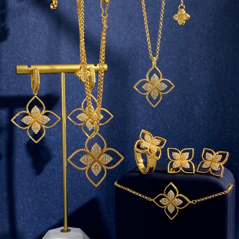 Van Cleef & Arpels Necklace  Jewelry