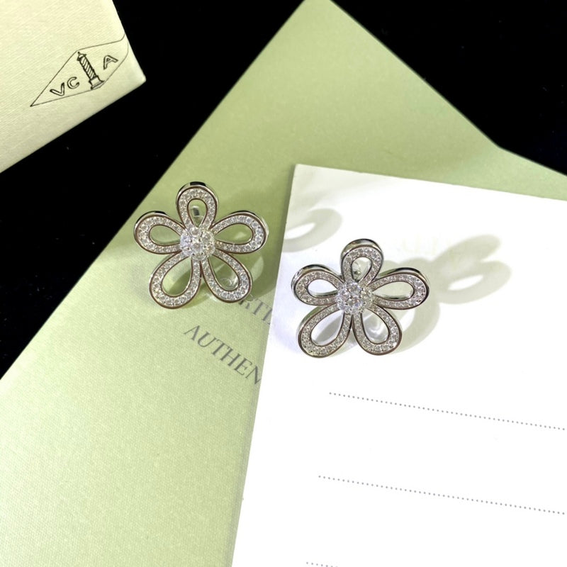 Van Cleef & Arpels Classic flower high carbon diamond full diamond earrings   Jewelry