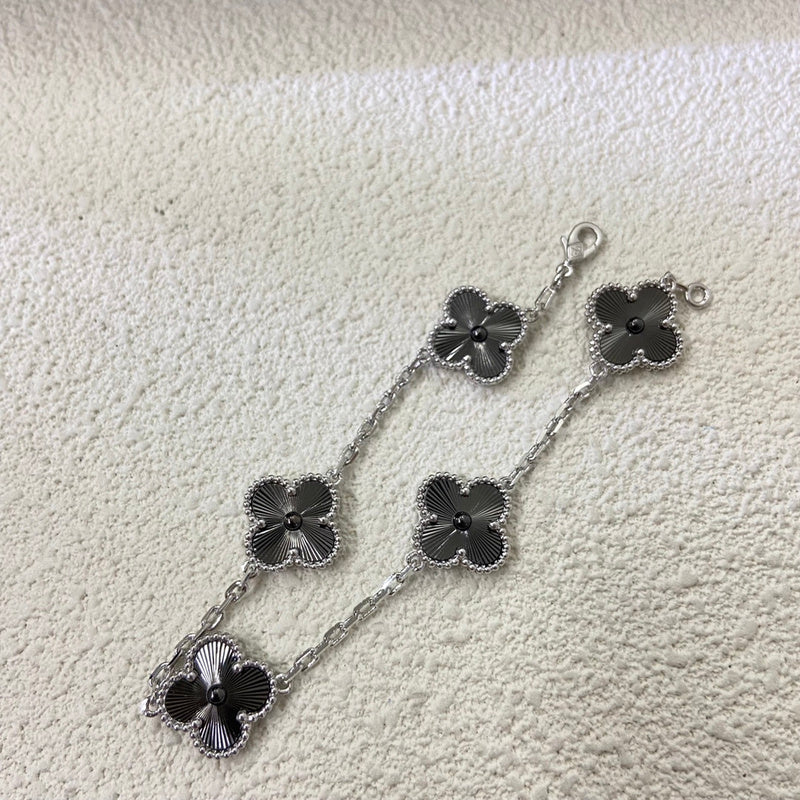 Van Cleef & Arpels   New laser black and white gold four-leaf clover bracelet jewelry