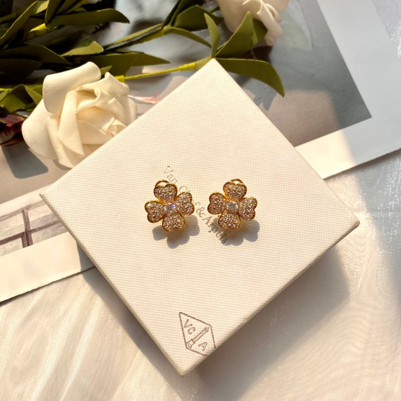 Van Cleef & Arpels  Four hearts full of diamond flowers, high carbon diamond full diamond earrings   Jewelry