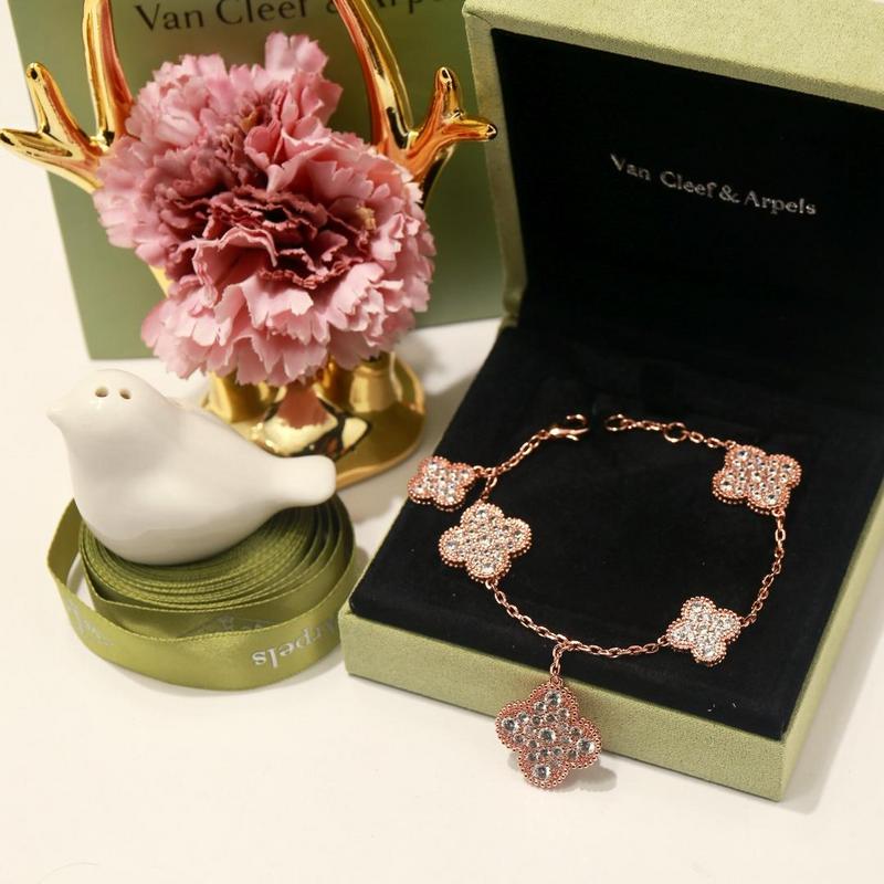 Van Cleef & Arpels    Five-flower four-leaf clover diamond braceletabout 17cm+4cm extra