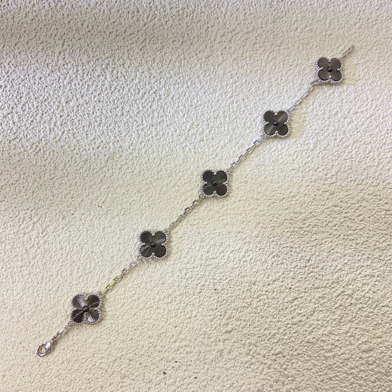 Van Cleef & Arpels   New laser black and white gold four-leaf clover bracelet jewelry