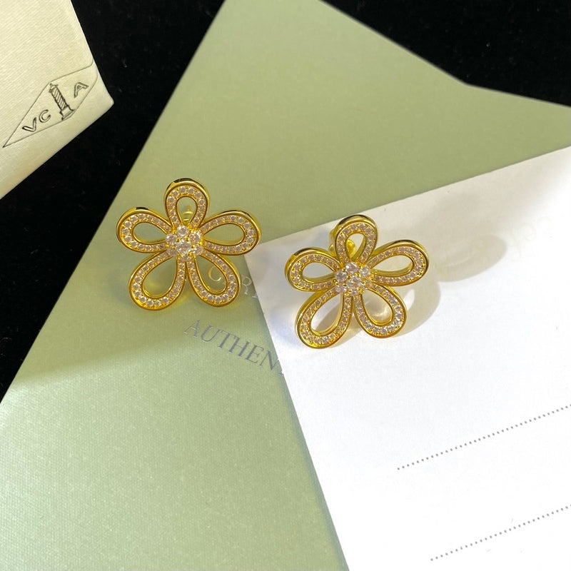 Van Cleef & Arpels Classic flower high carbon diamond full diamond earrings   Jewelry