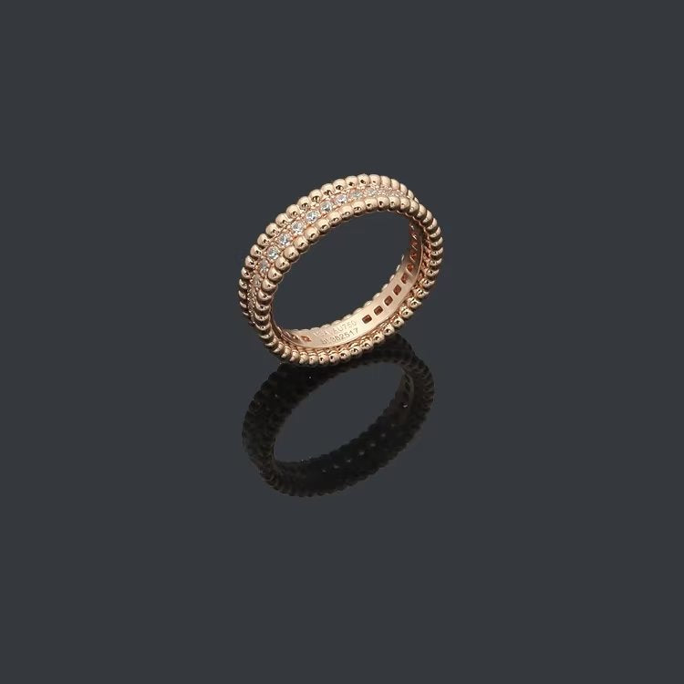 Van Cleef & Arpels    Classic diamond ring jewelry