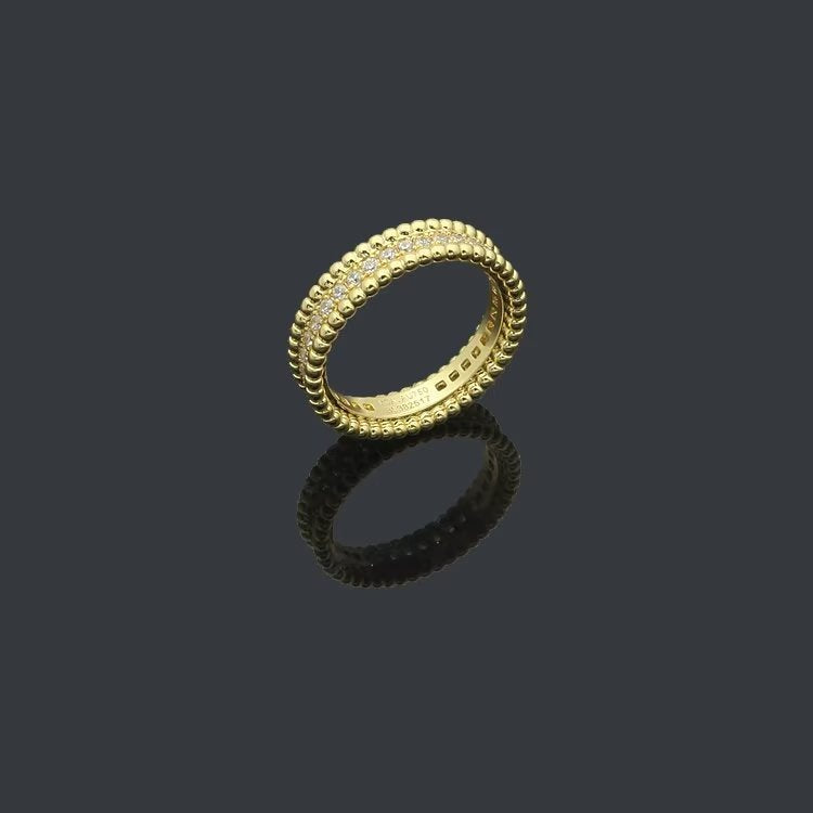 Van Cleef & Arpels    Classic diamond ring jewelry