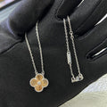 Van Cleef & Arpels   New color separation laser four-leaf clover single flower necklace jewelry