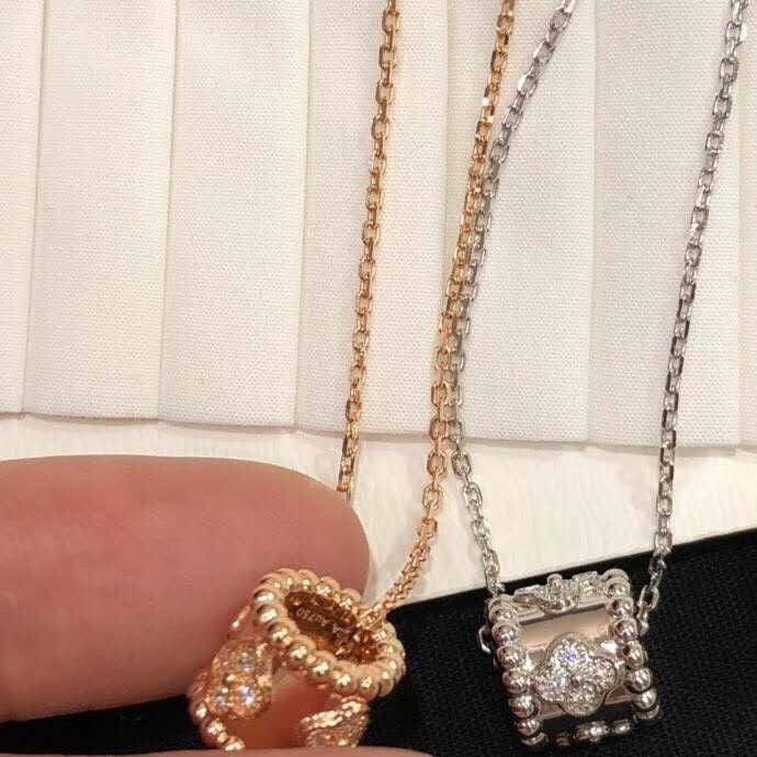 Van Cleef & Arpels   Women's kaleidoscope necklace jewelry