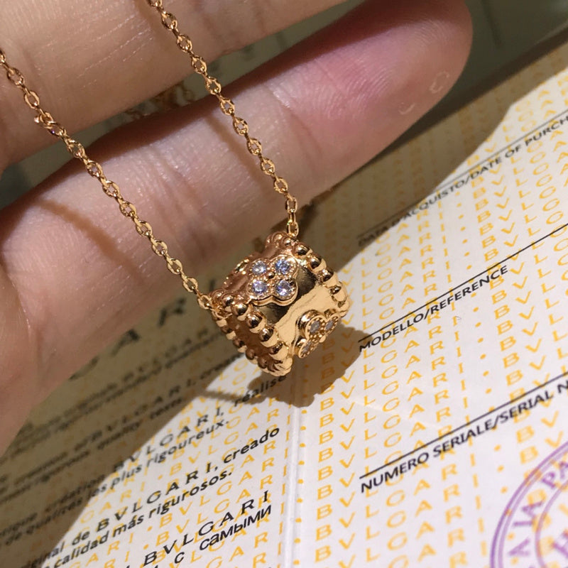 Van Cleef & Arpels   Women's kaleidoscope necklace jewelry