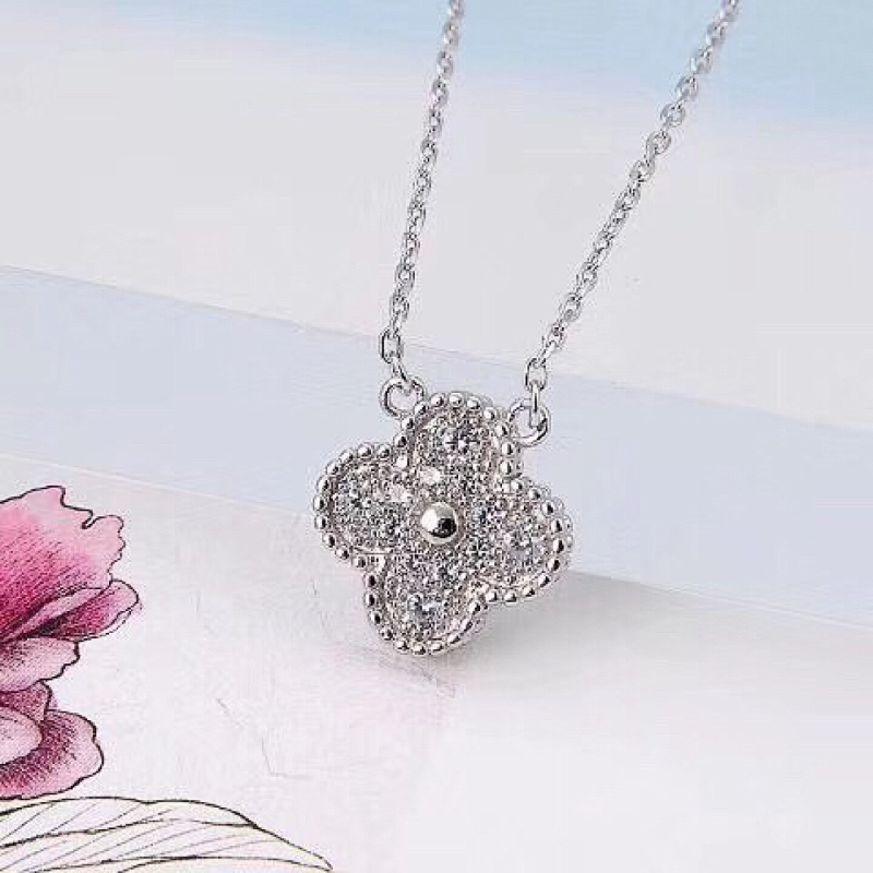 Van Cleef & Arpels  Women's Full Diamond Necklace Jewelry